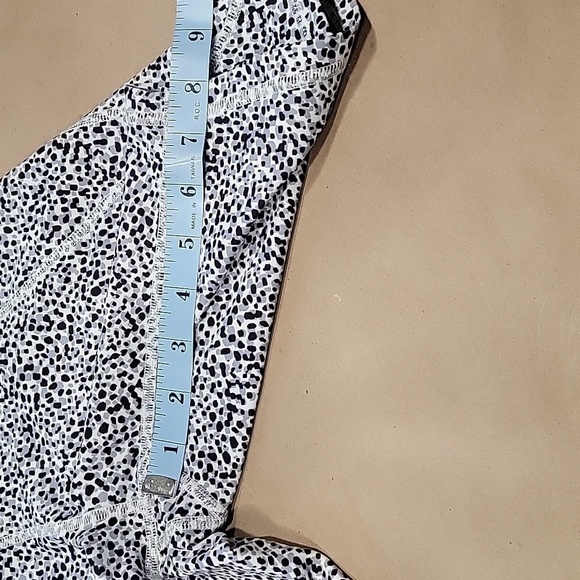 Old Navy SIze S, High Waisted Bike Shorts with Pockets New Without Tag - Picture 6 of 10